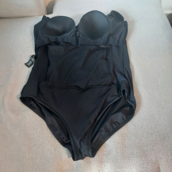 Curves By Miracle Brands One Piece Swimsuit Plus Sz-2x - Picture 6 of 9